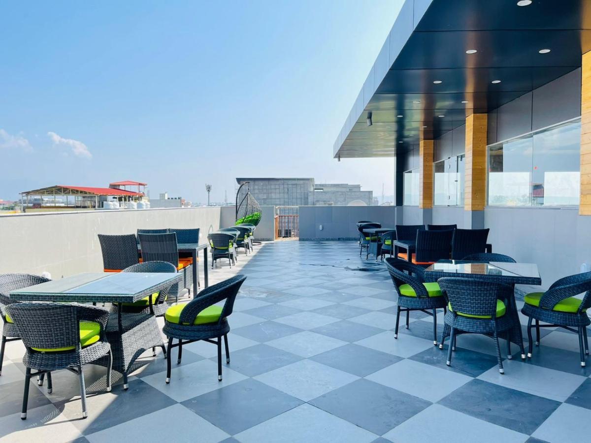 Zip By Spree Hotels Grand Legacy Prime Dehradun Exteriör bild