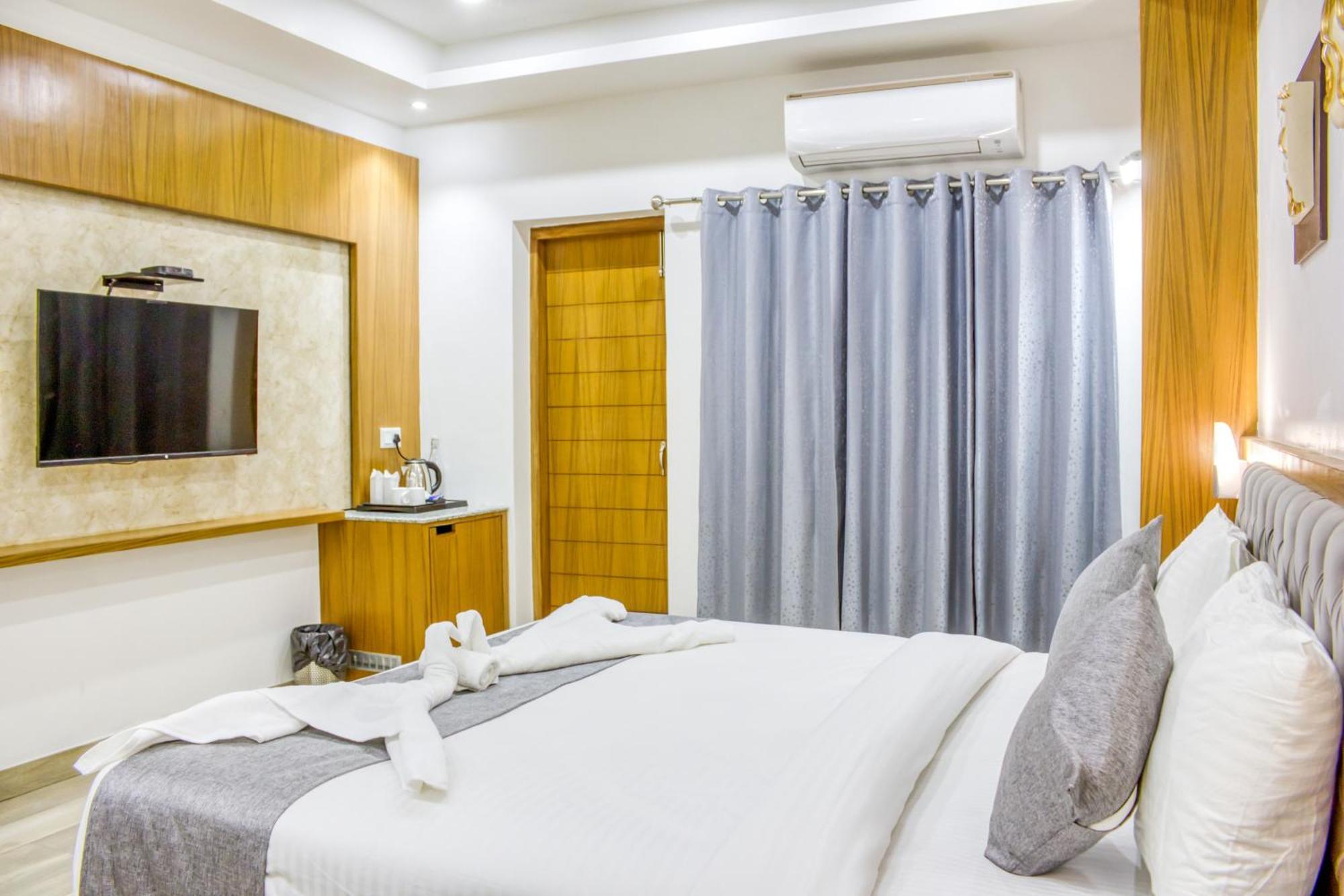 Zip By Spree Hotels Grand Legacy Prime Dehradun Exteriör bild