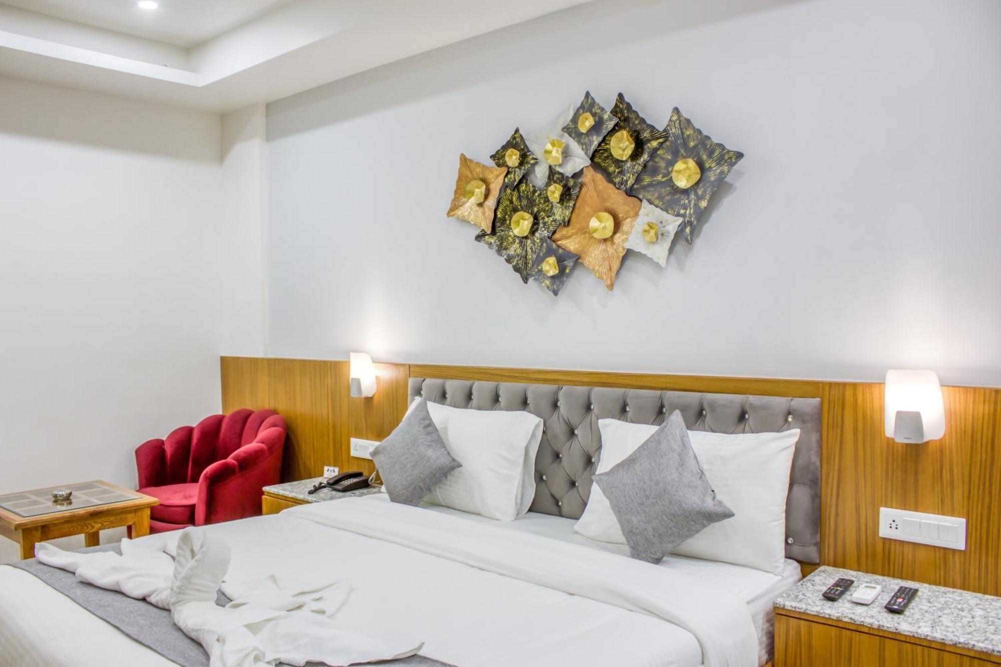 Zip By Spree Hotels Grand Legacy Prime Dehradun Exteriör bild