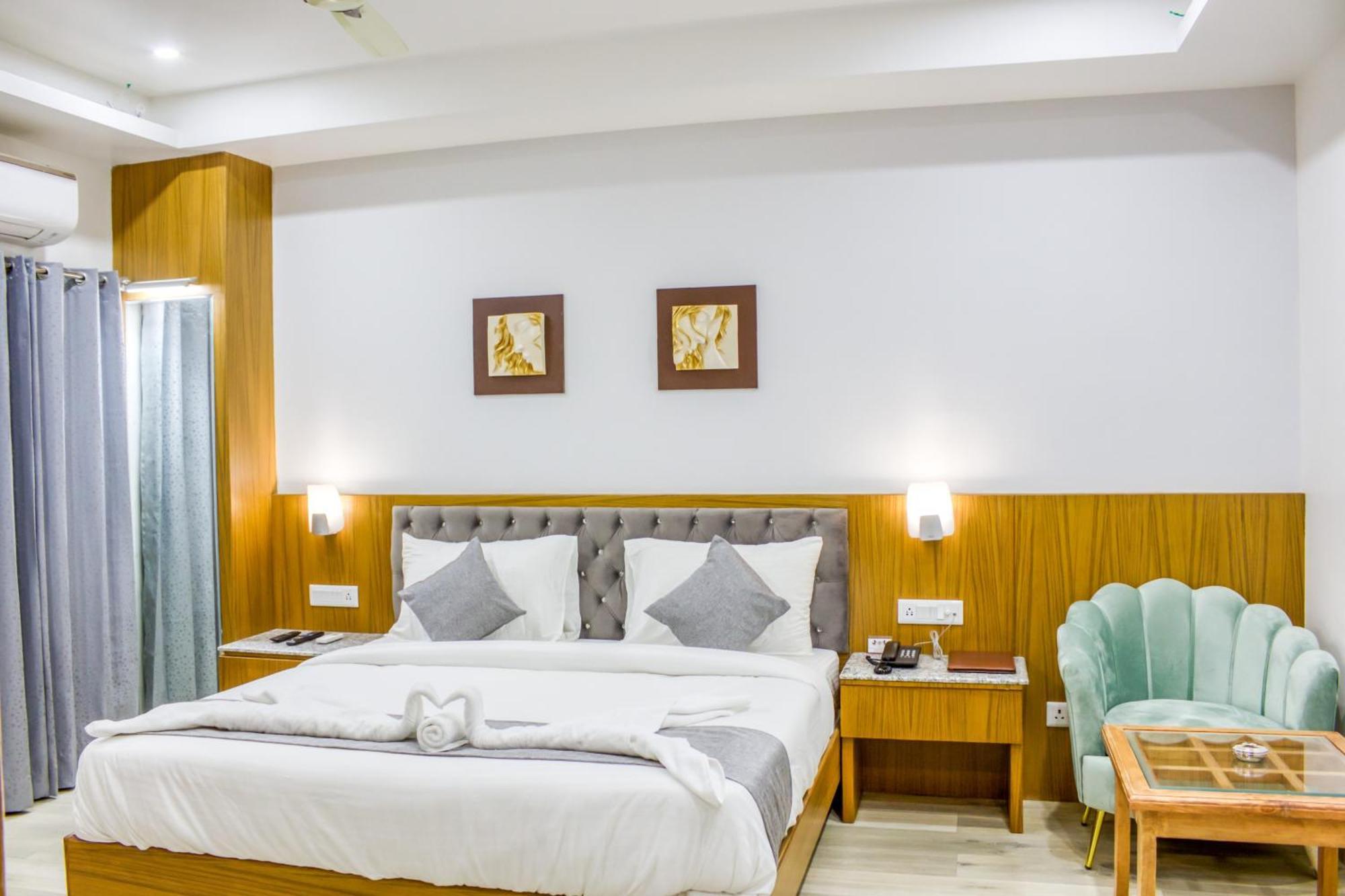 Zip By Spree Hotels Grand Legacy Prime Dehradun Exteriör bild